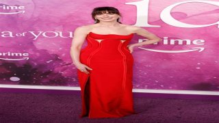 Anne Hathaway wore Versace to ‘The Idea of You’ NYC premiere: sexy & cute?
