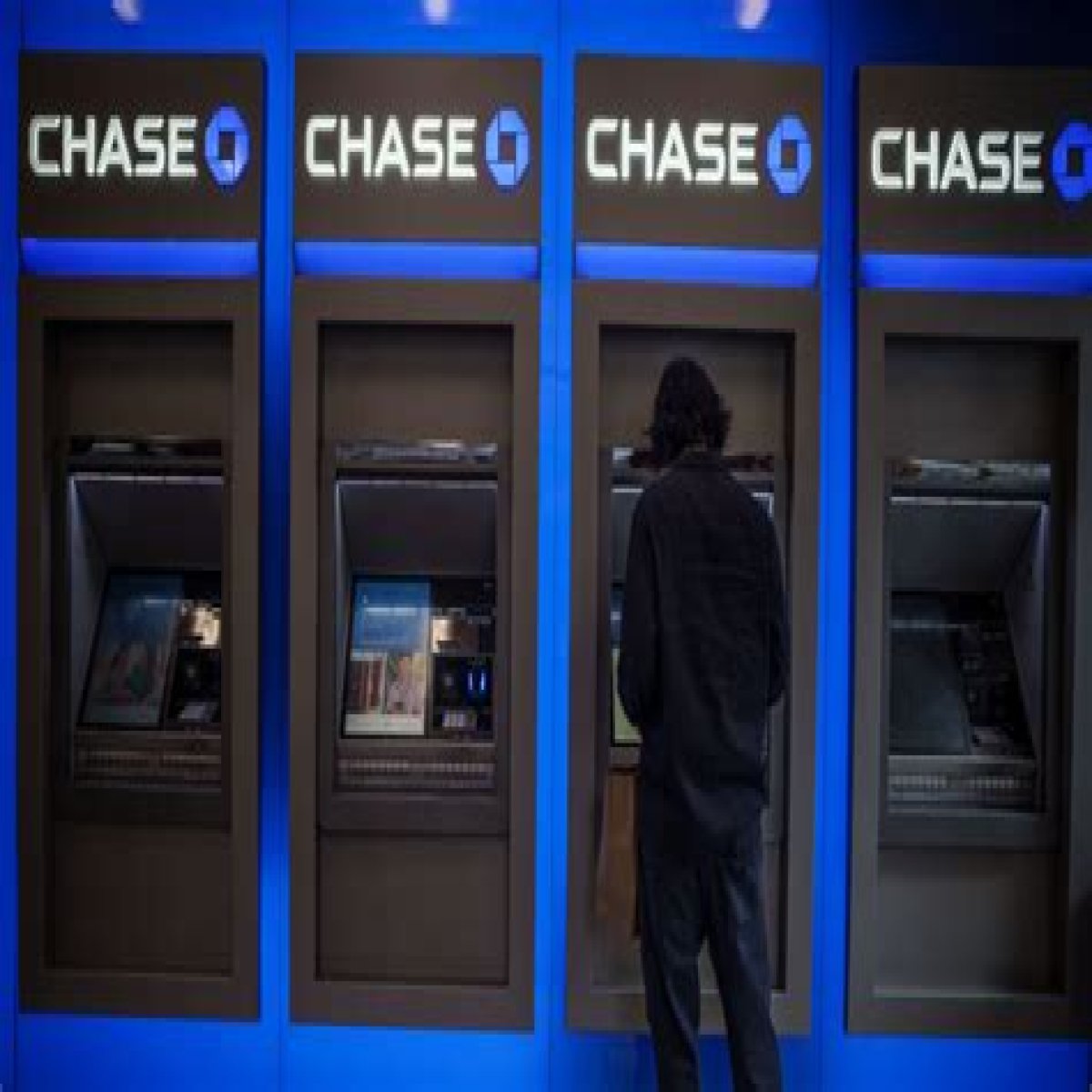 Chase Bank glitch warning as TikToker claims account shows she's $50BILLION in debt