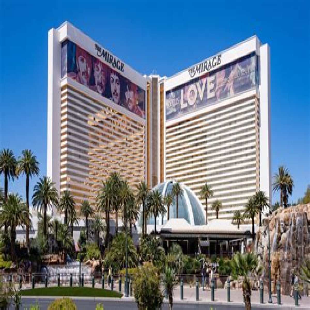 CNN.com - MGM Mirage mulls Las Vegas theme park closure