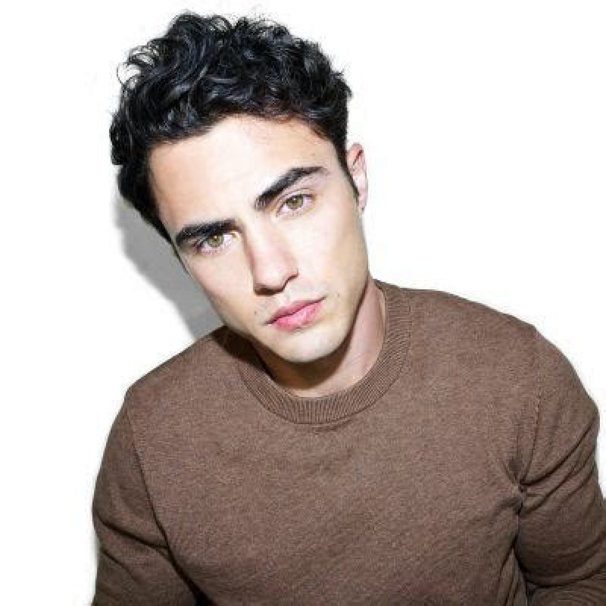 Darren Barnet Wiki, Girlfriend, Net Worth, Age & Height