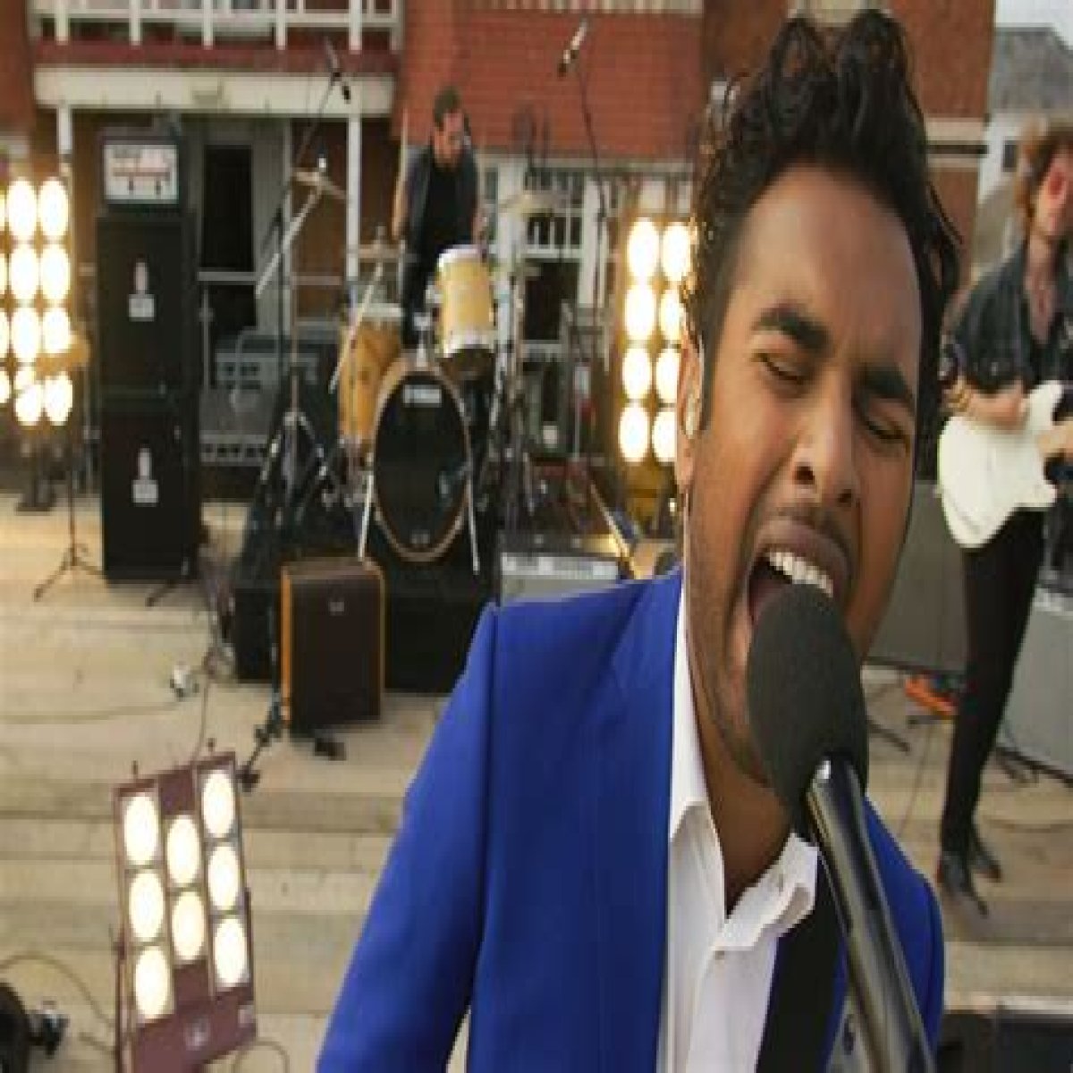 Does Paul McCartney have a cameo in Yesterday?