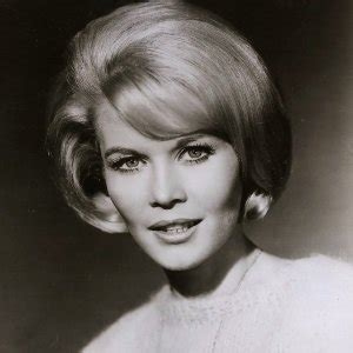 Dorothy Provine - Bio, Age, Wiki, Facts and Family