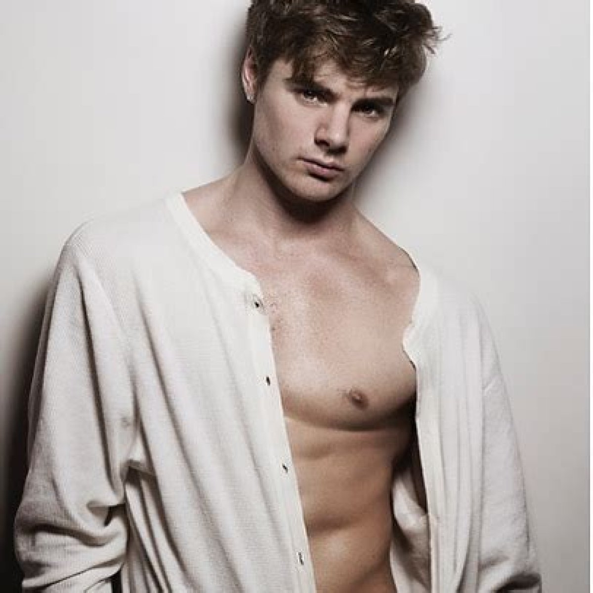Explore Kayde Wilkie (Bachelorette) Wiki, Bio, Age, Height, Girlfriend, Job, Background, Net Worth!!