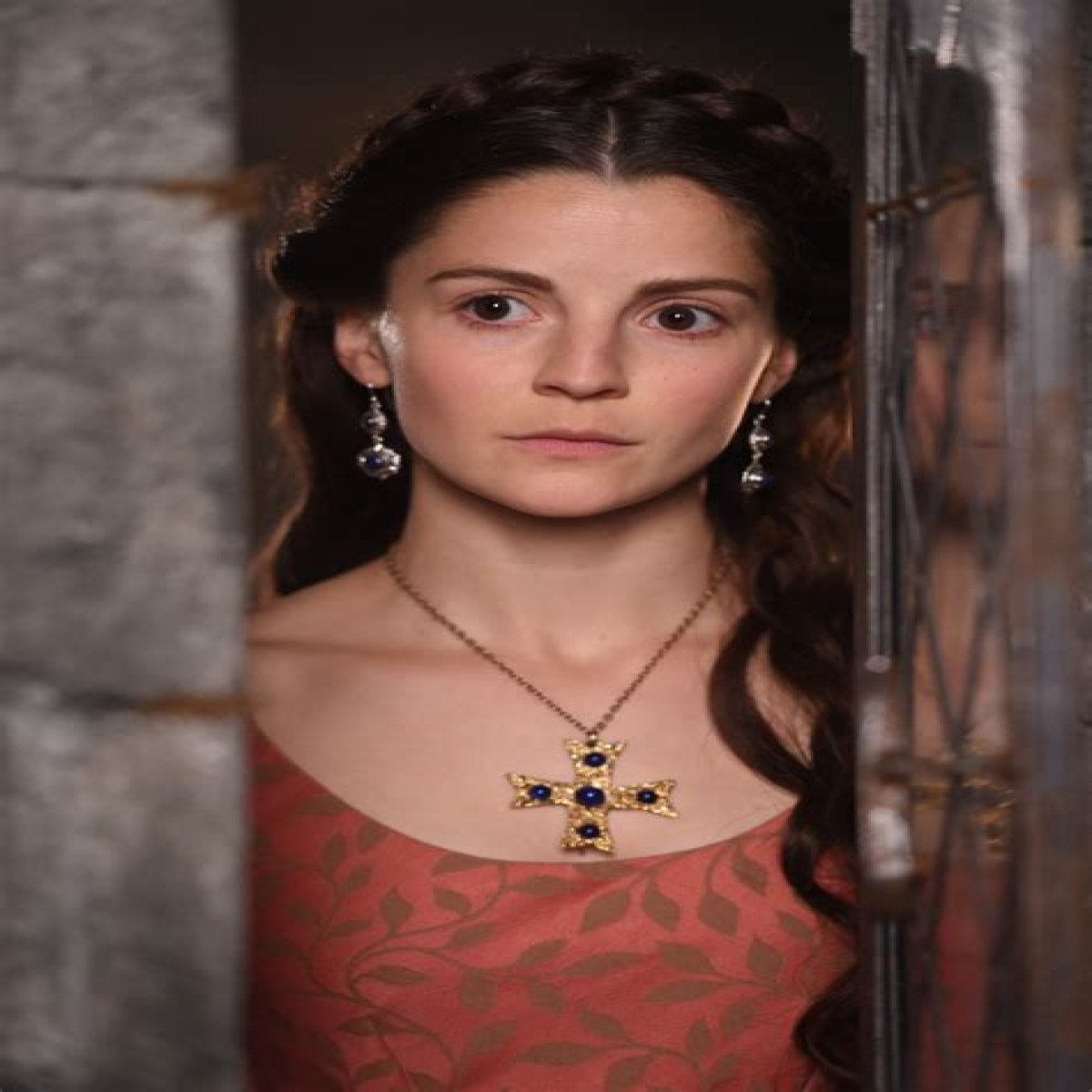 How tall is Flora Spencer-Longhurst