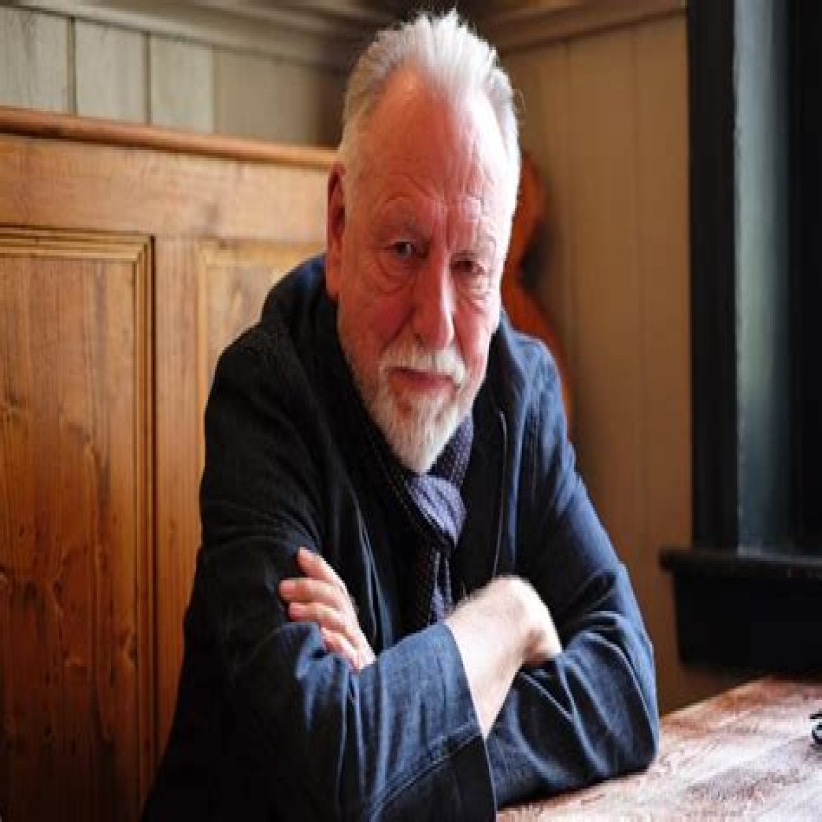 How tall is Kenneth Cranham