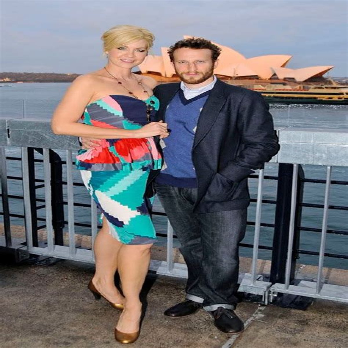 Jenna Elfman compares Scientology criticism to torture of Christians