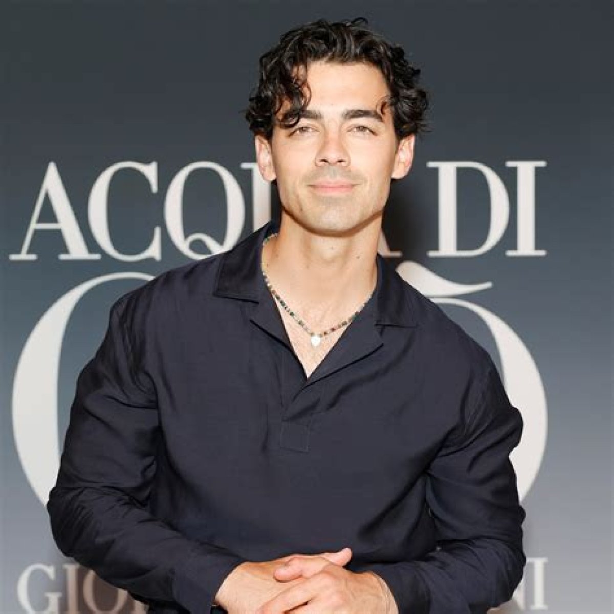 Joe Jonas’s purity ring is off, probably because of Ashley Greene’s vadge