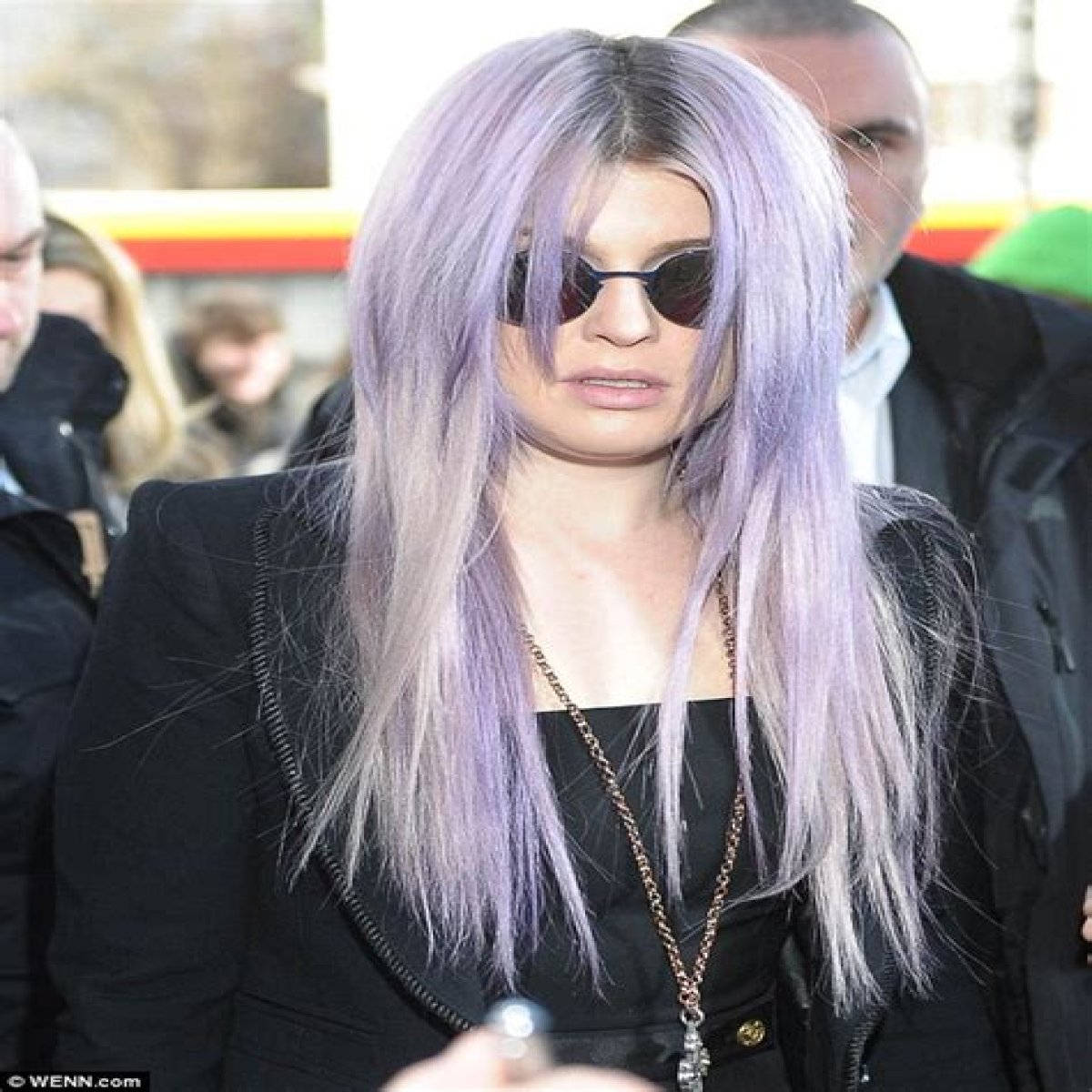 Kelly Osbourne’s new hair extensions & Ozzy look in Poland: cute or too severe?