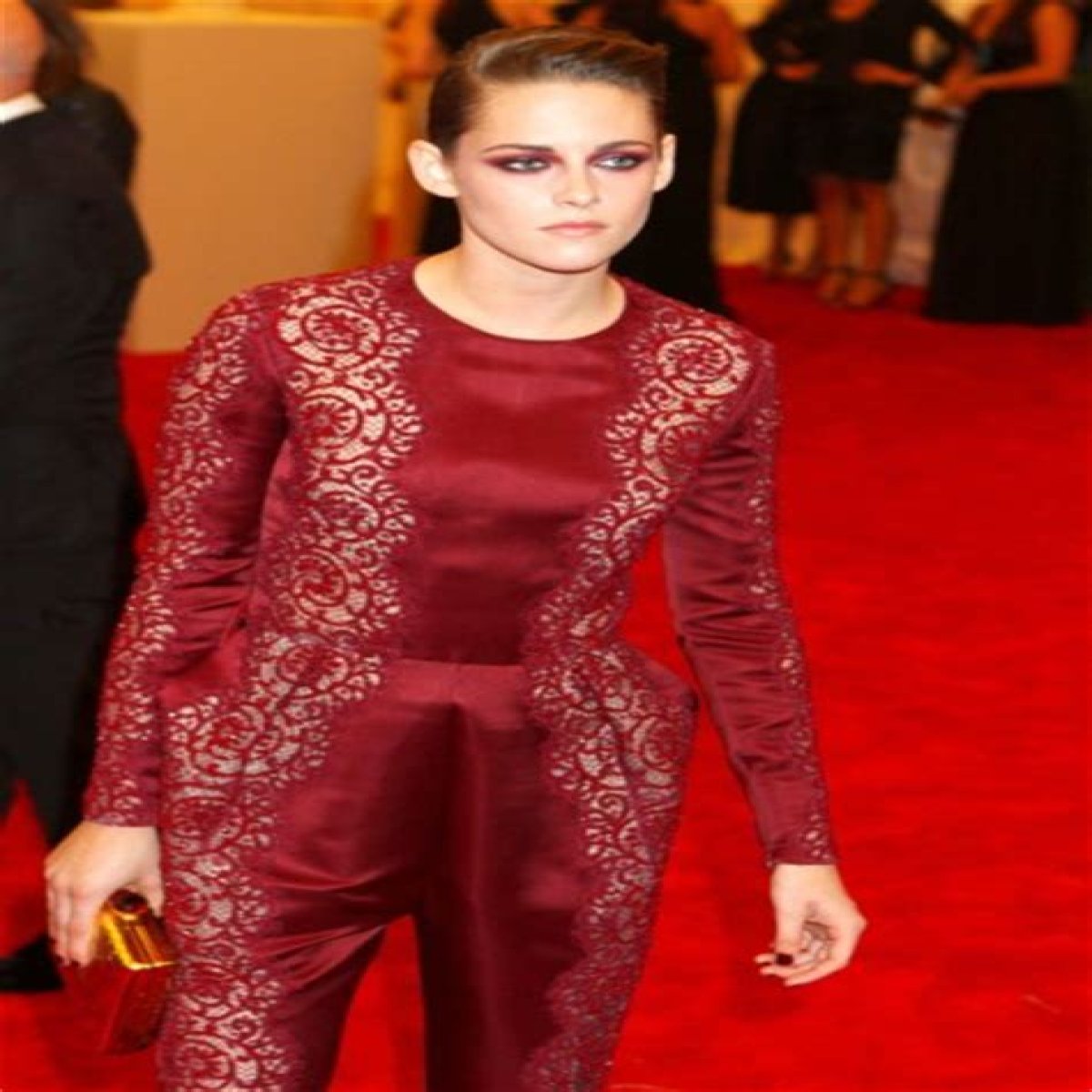 Kristen Stewart: High Or Bored At Met Gala? Falls Asleep On Way There With Cameron Diaz