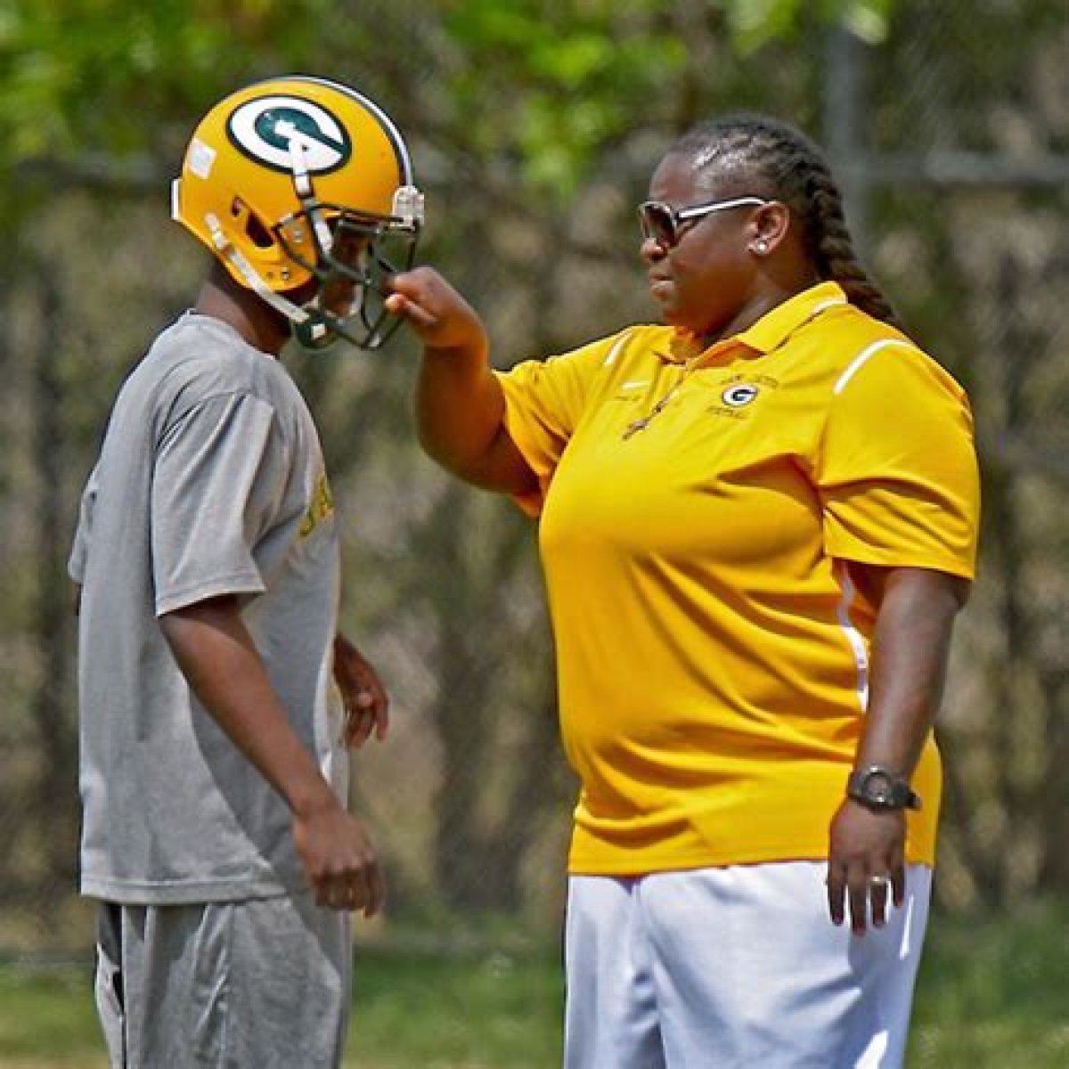 Lakatriona Brunson: Football Coach, Age, Sister, Mom, Husband, Children, Net Worth !