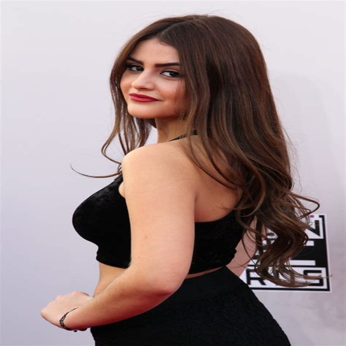 Lauren Giraldo - Bio, Age, Net Worth, Height, Single, Nationality, Career