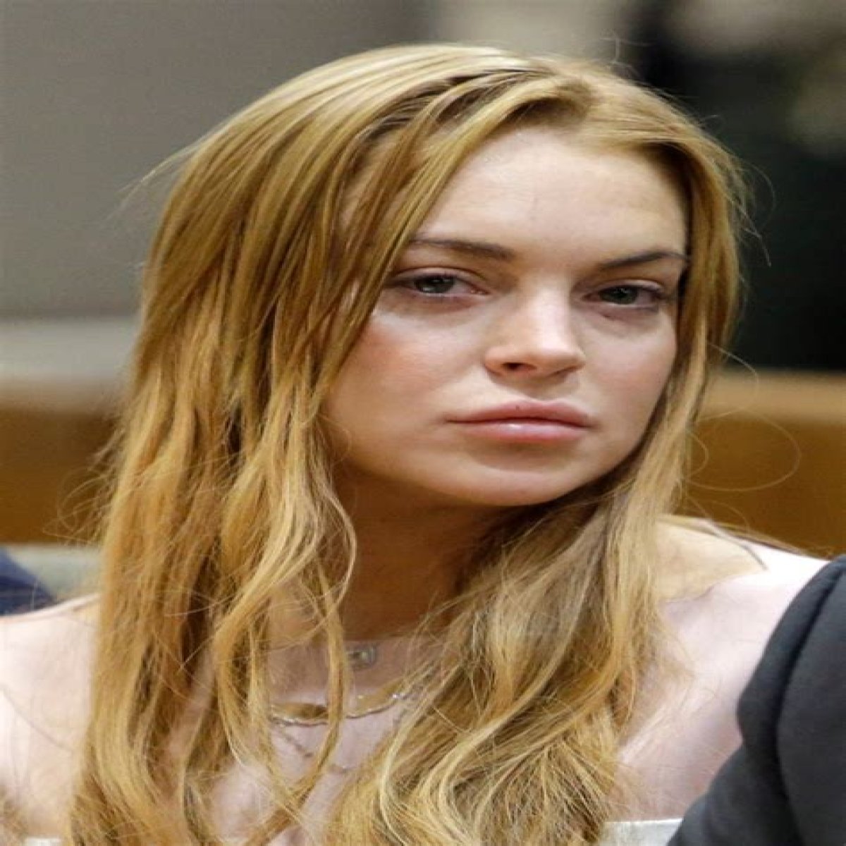 Lindsay Lohan forces 15-year-old Ali to stay in hotels for “protection”