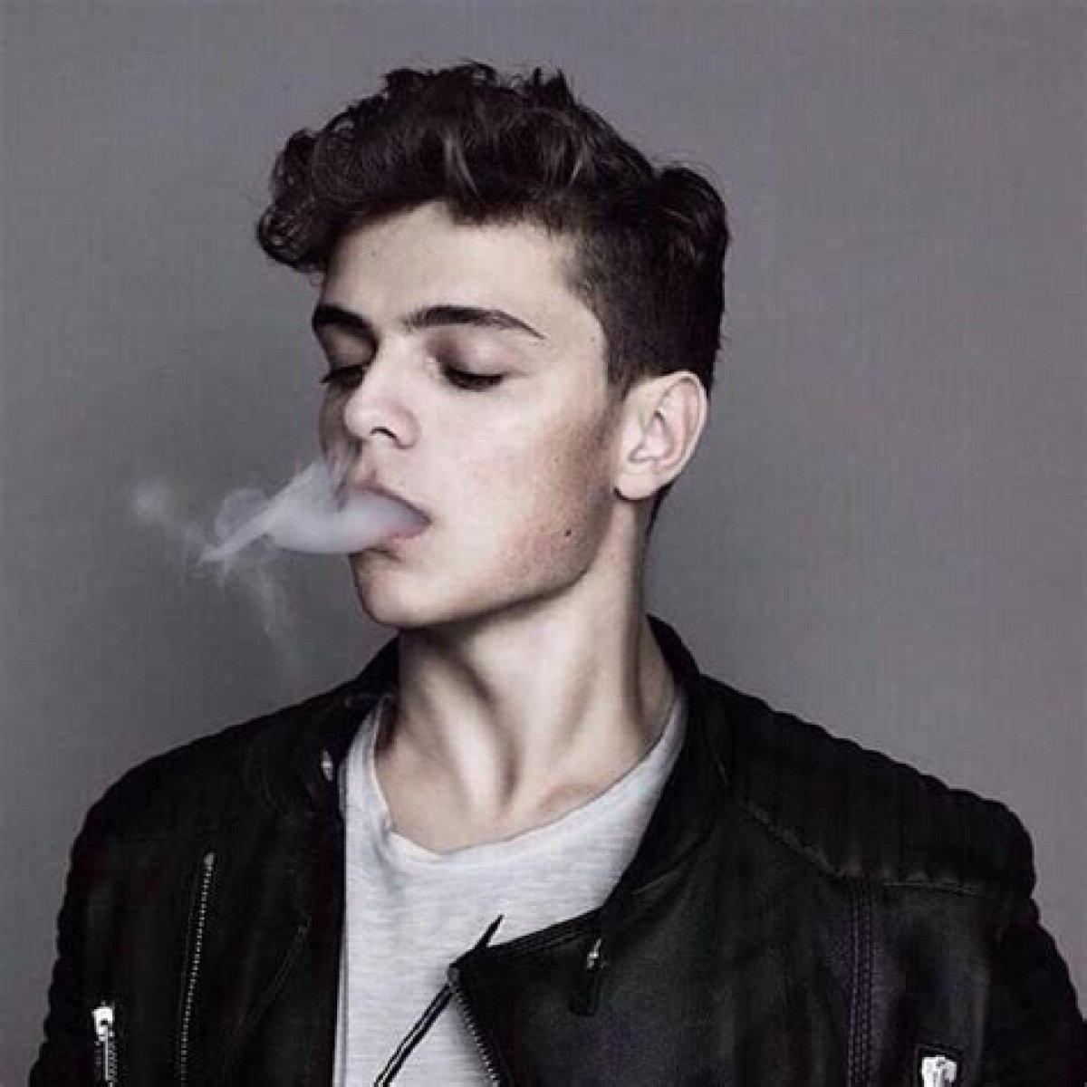 Martin Garrix: Girlfriend, net worth, tattoos, smoking & body facts