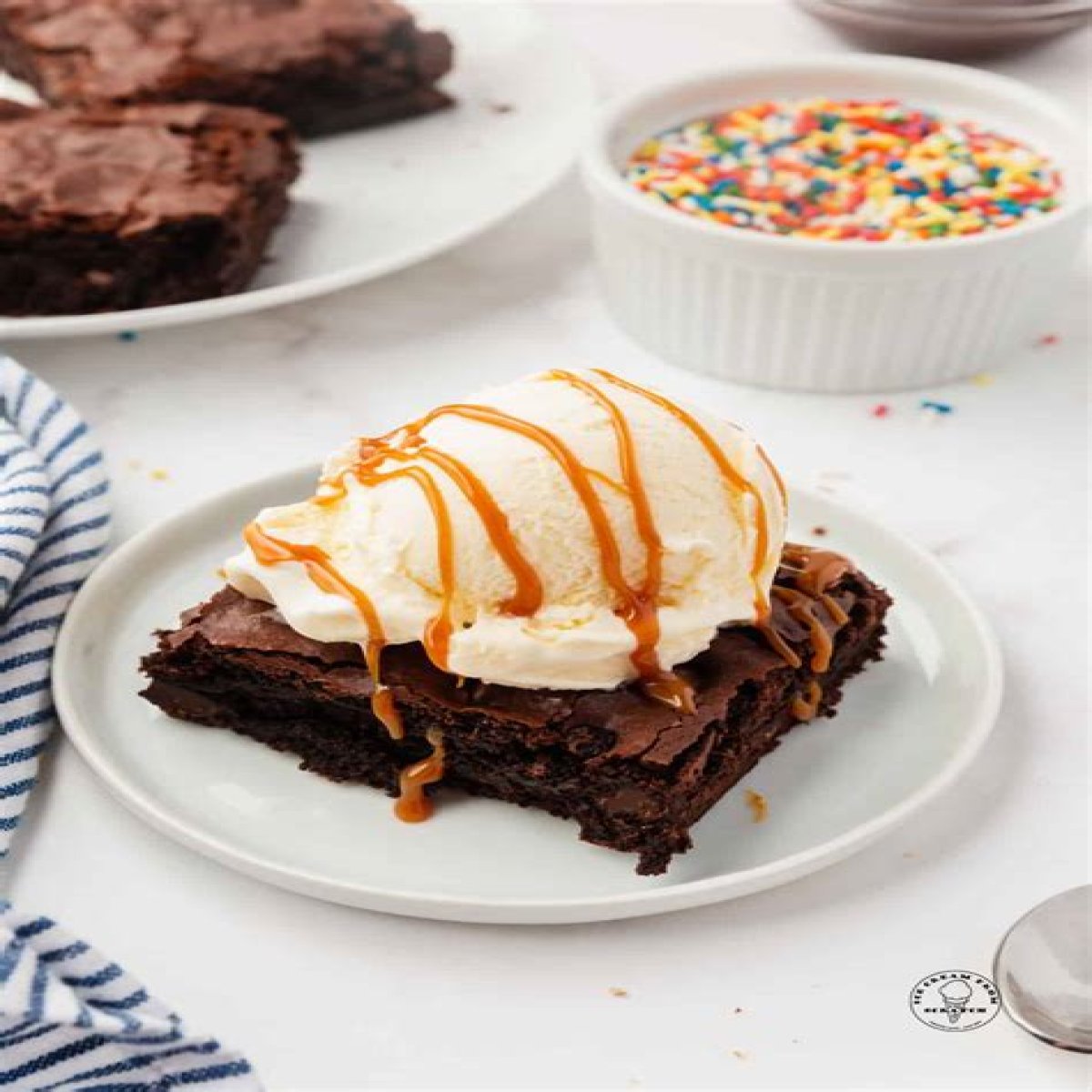 ___ mode (how brownies may be served): 2 wds.