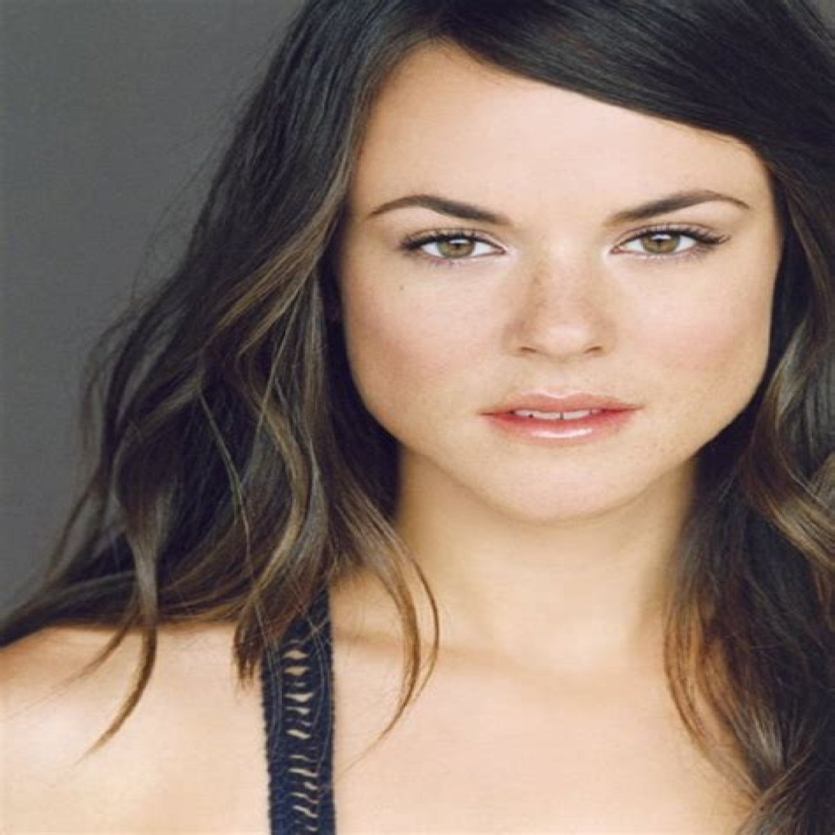 Sarah Butler Bio, Wiki, Age, Height, Husband, Movies, Tv shows, Writer, and Net Worth