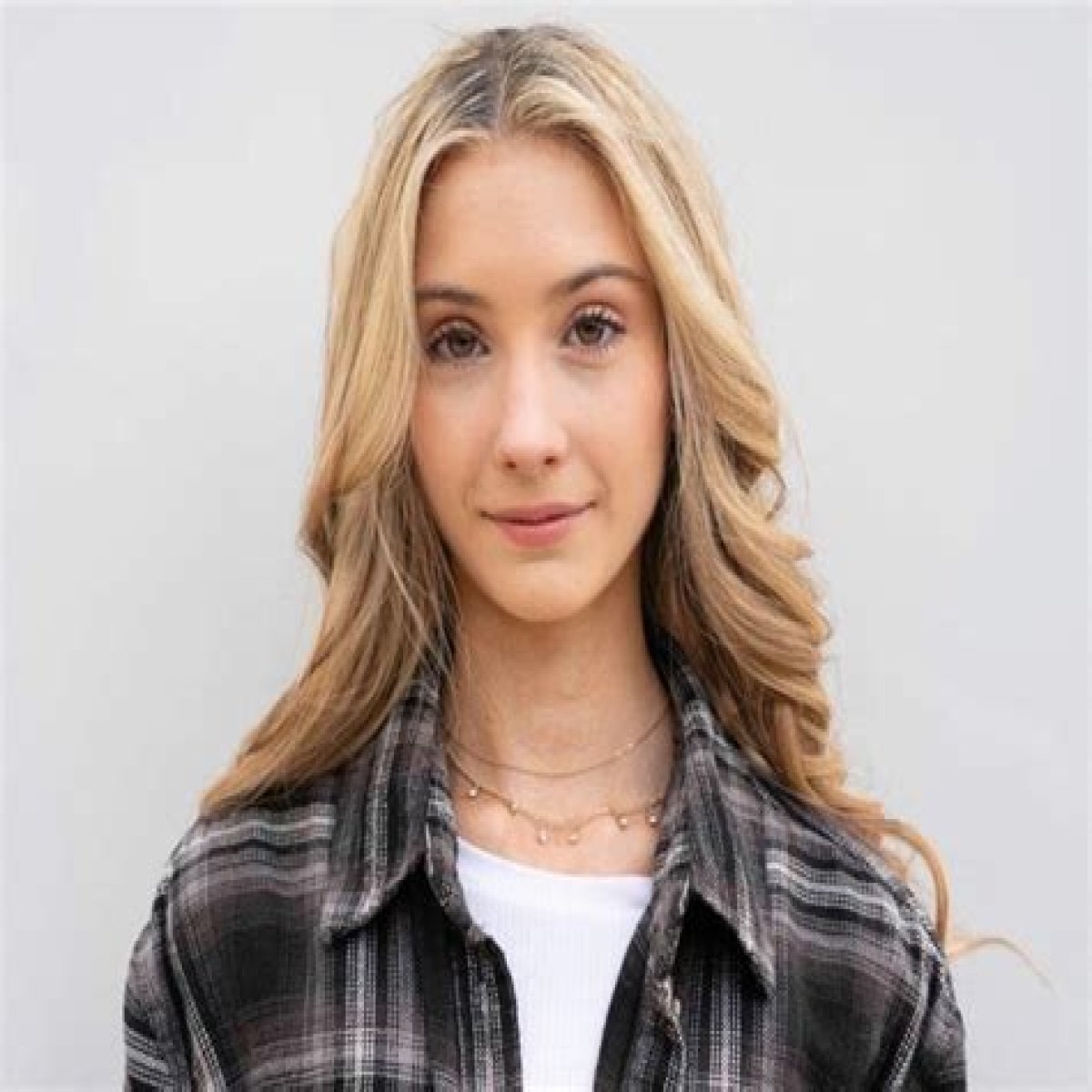 Sofie SanFilippo (TikTok Star) - Age, Birthday, Bio, Facts, Family, Net Worth, Height & More