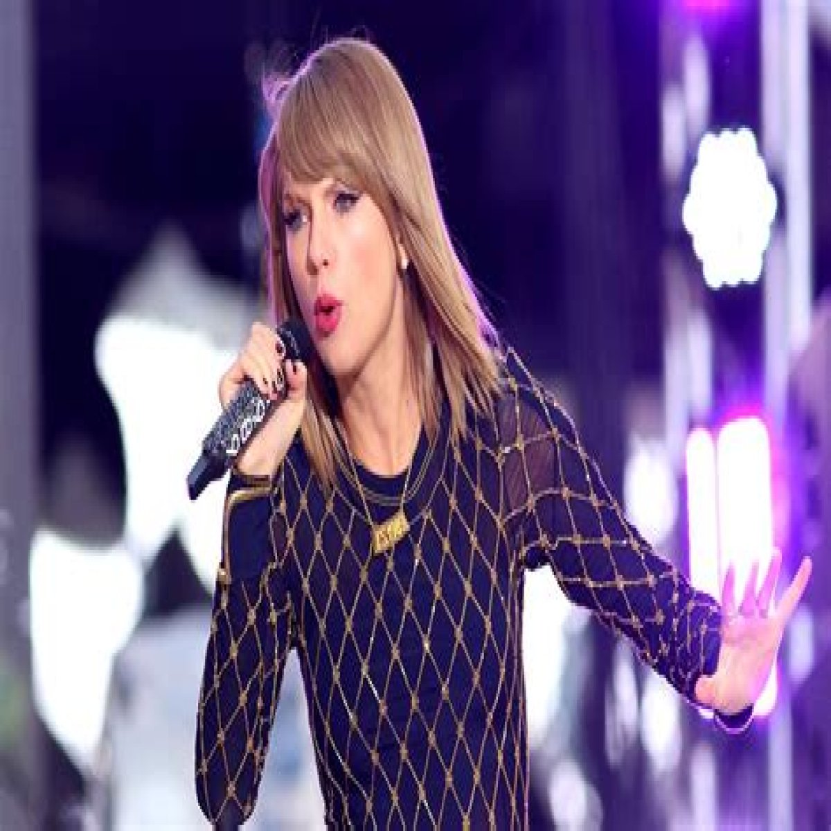Taylor Swift Sings National Anthem at Age 12: Watch the Video